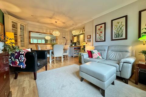 2 bedroom ground floor flat for sale, Flagstaff House, Heath Road, Locks Heath