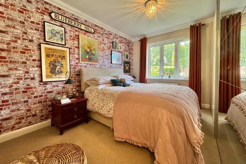 2 bedroom ground floor flat for sale, Flagstaff House, Heath Road, Locks Heath