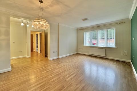 2 bedroom ground floor flat for sale, Flagstaff House, Heath Road, Locks Heath