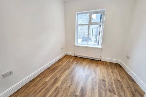 1 bedroom flat to rent, Pond Road, London E15