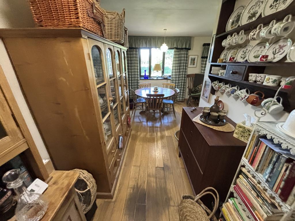 Dining room (second image)