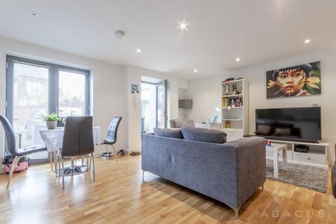 2 bedroom flat for sale, Hawthorn Road, London NW10