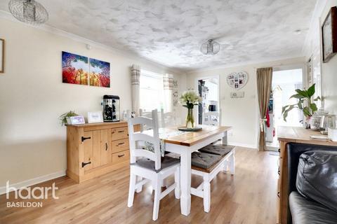 2 bedroom end of terrace house for sale, Eastbrooks Place, Basildon