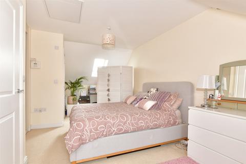 4 bedroom semi-detached house for sale, Lakeside Avenue, Faversham, Kent