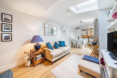 2 bedroom flat for sale, Rush Hill Road, London