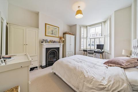 2 bedroom flat for sale, Rush Hill Road, London