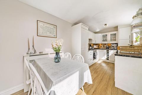 2 bedroom flat for sale, Rush Hill Road, London