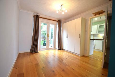 17 Farm Close, Chalgrove, Oxford, OX44 7RL
