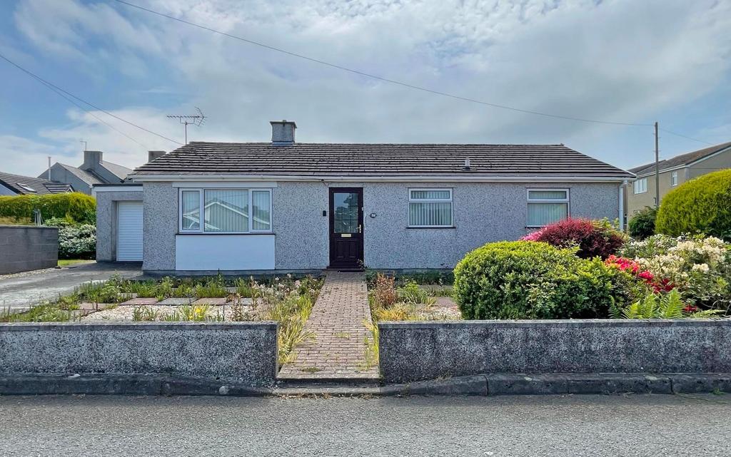 Rhosybol, Amlwch, Isle of Anglesey, LL68 3 bed bungalow for sale £220,000
