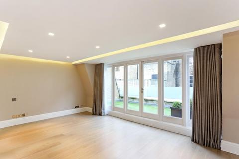 4 bedroom terraced house to rent, Cadogan Lane, London, SW1X