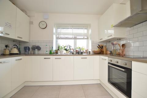 3 bedroom flat to rent, Sydenham Hill London SE23