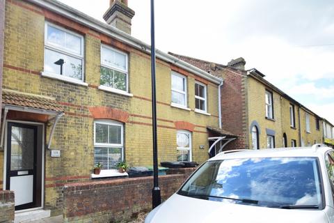 2 bedroom terraced house to rent, Park Road Cowes PO31