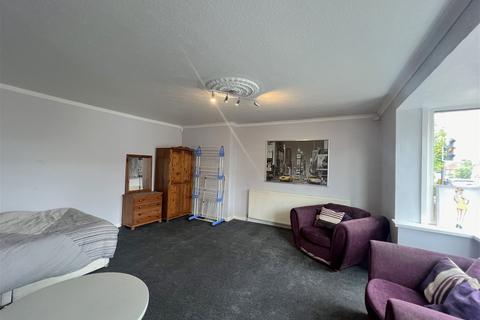 6 bedroom end of terrace house for sale, Barnsley Road, Goldthorpe, Rotherham, S63 9AA