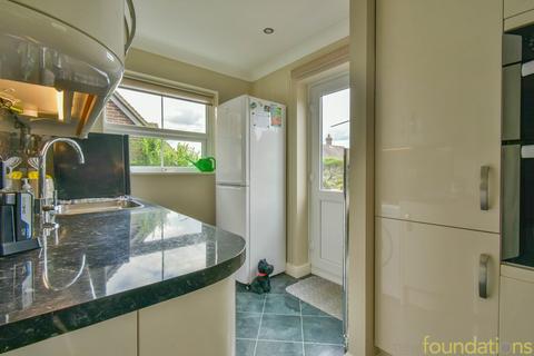 5 De Moleyns Close, Bexhill-on-sea, TN40 1UT