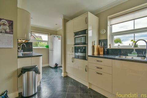 5 De Moleyns Close, Bexhill-on-sea, TN40 1UT