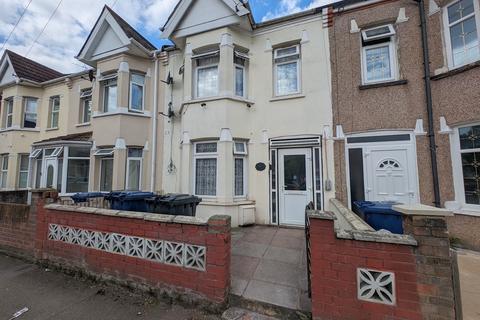 4 bedroom terraced house for sale, Woodlands Road, Southall, Greater London, UB1