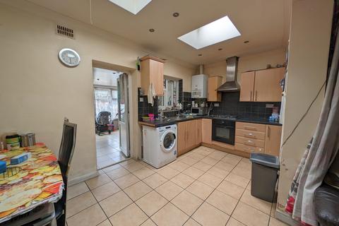 4 bedroom terraced house for sale, Woodlands Road, Southall, Greater London, UB1