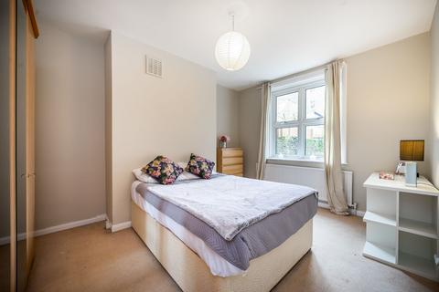 4 bedroom flat to rent, Montpelier Grove, London, NW5