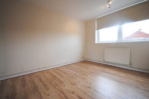 3 bedroom flat to rent, Lorrimore Square Kennington SE17