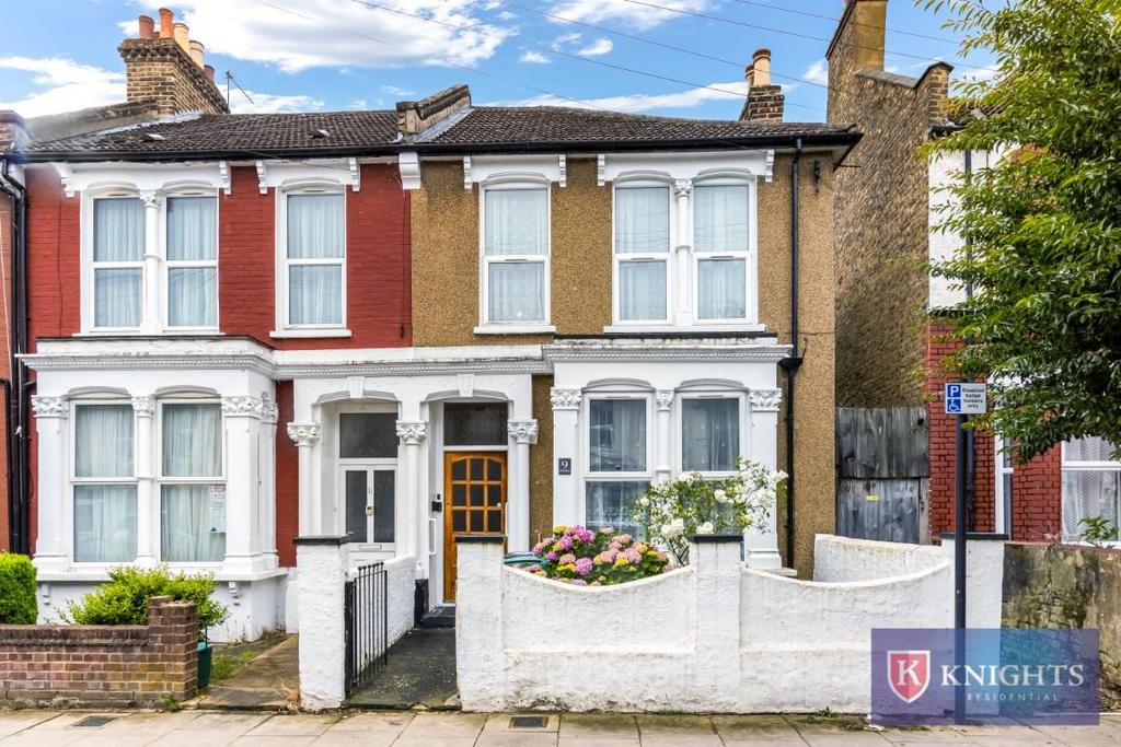 Argyle Road, London, N17 3 bed terraced house for sale £550,000