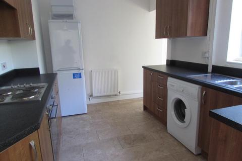 3 bedroom terraced house to rent, Austell Road, Manchester, M22