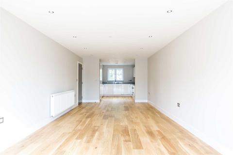 2 bedroom flat to rent, Corbett's Tye Road, Upminster, RM14