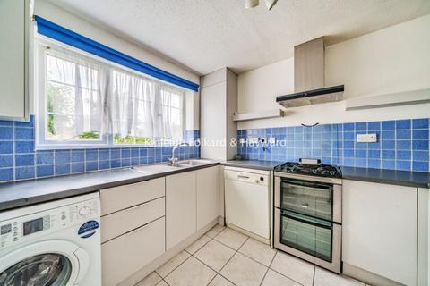 3 bedroom house to rent, Firs Avenue Friern Barnet N11