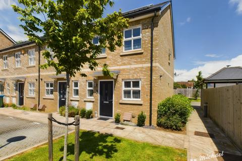 2 bedroom end of terrace house for sale, Timms Close, Aylesbury, HP20 1AZ