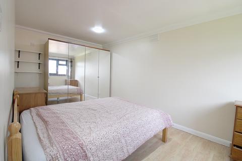 1 bedroom ground floor flat to rent, The Drive, Edgware HA8