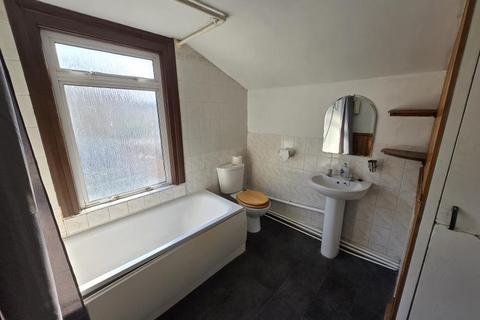 2 bedroom terraced house to rent, Grosvenor Road, Edmonton, N9