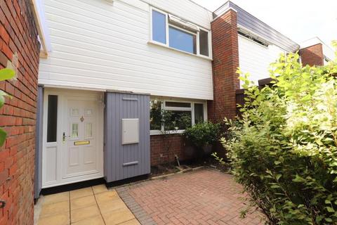 3 bedroom terraced house to rent, Madeira Close, West Byfleet, KT14 6BL