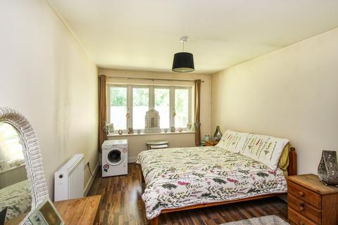 1 bedroom ground floor flat for sale, Beech House, Waterside Close, Crawley, West Sussex. RH11 6AT