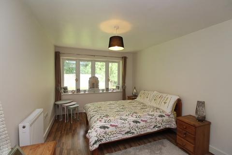 1 bedroom ground floor flat for sale, Beech House, Waterside Close, Crawley, West Sussex. RH11 6AT