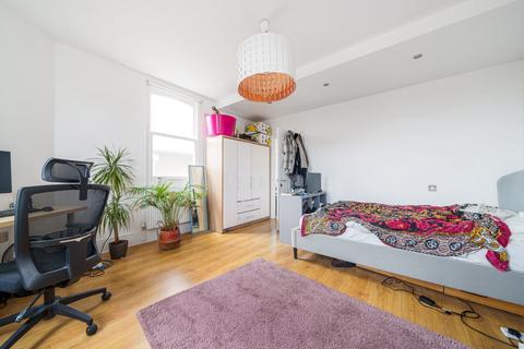 3 bedroom flat to rent, Acre Lane Brixton SW2