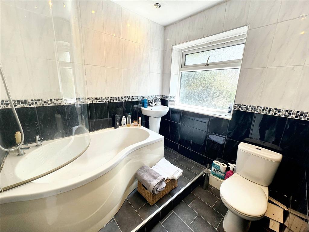 Mather Avenue, Whitefield, M45 2 bed terraced house for sale £175,000