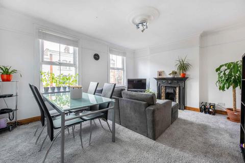 2 bedroom flat to rent, North Street, London SW4