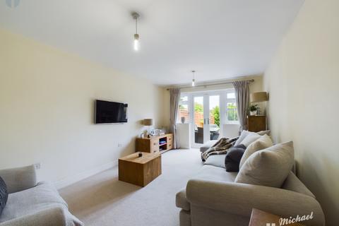 4 bedroom semi-detached house for sale, Queens Mead, Aylesbury