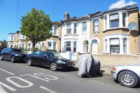 3 bedroom flat to rent, B Charlmont Road, Tooting, London