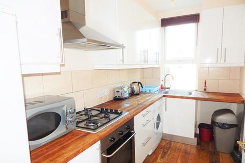 3 bedroom flat to rent, B Charlmont Road, Tooting, London