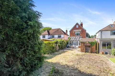 3 bedroom detached house for sale, Avenue Gardens, Horley RH6