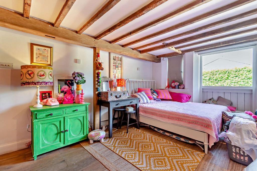 Dining Room/Bed 5