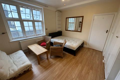 Studio to rent, Grove End Road, St Johns Wood, NW8