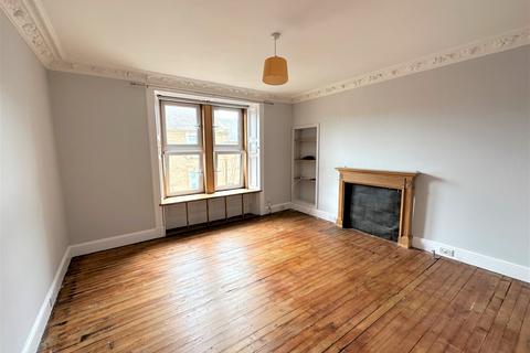 2 bedroom flat to rent, Provost Road, Dundee, DD3