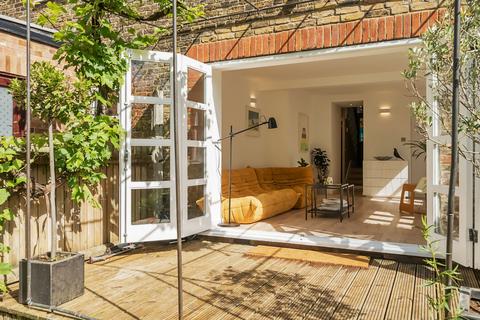 44 Baronsmere Road, London, N2 9QE