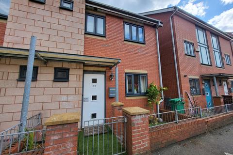 3 bedroom semi-detached house to rent, Reilly Street, Hulme, Manchester. M15 5NB