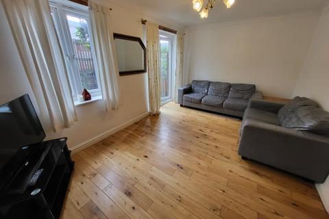 3 bedroom semi-detached house to rent, Reilly Street, Hulme, Manchester. M15 5NB