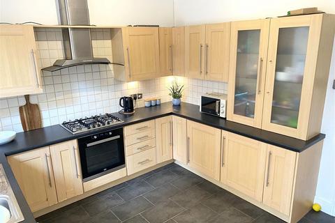 10 Glen Grove, Royton, Oldham, OL2 5SY