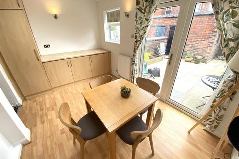 10 Glen Grove, Royton, Oldham, OL2 5SY