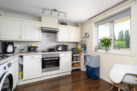 2 bedroom apartment for sale, Swan Walk, Shepperton, TW17
