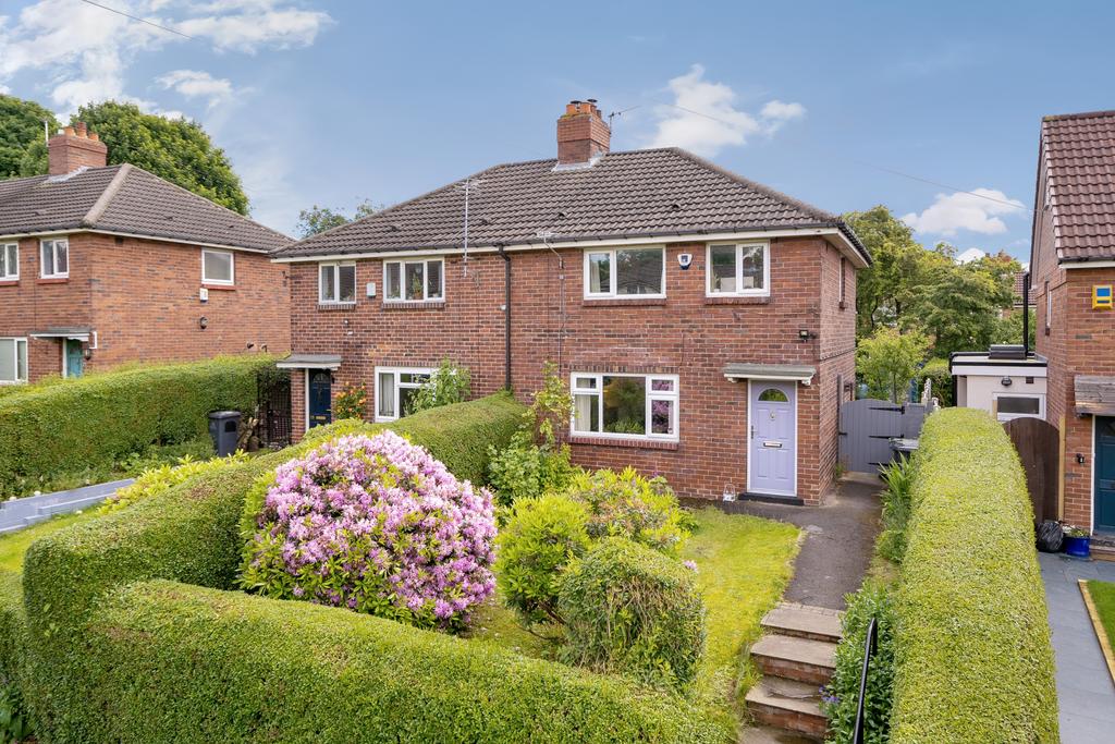 Miles Hill Avenue, Leeds LS7 3 bed semidetached house for sale £250,000